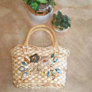 Small Woven Thatch Wicker Straw Purse w. Multi Colored Flowers - No Name Brand